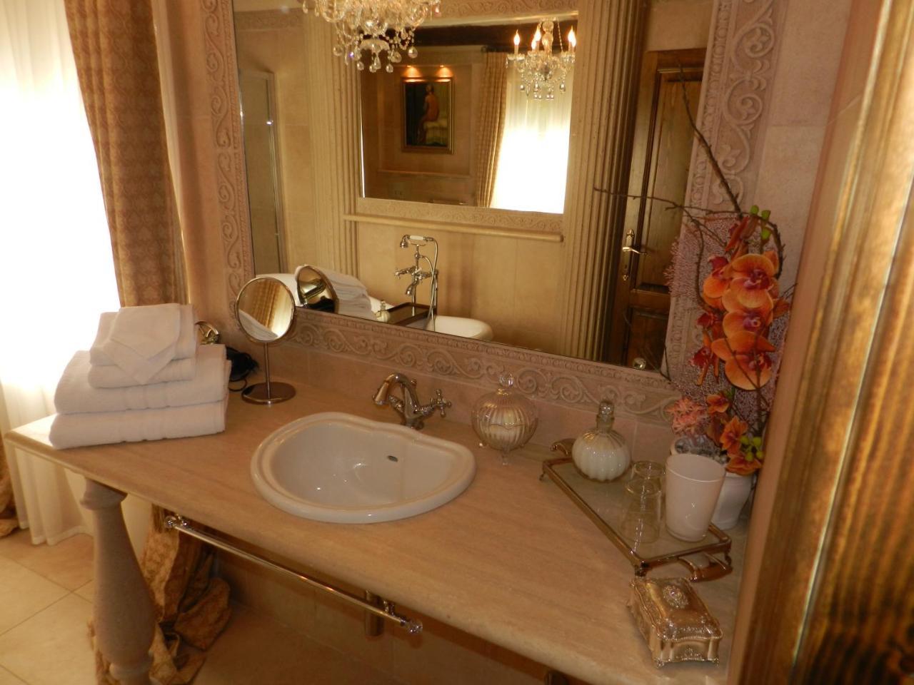 Villa Bertagni Castelnuovo di Garfagnana Szoba fotó